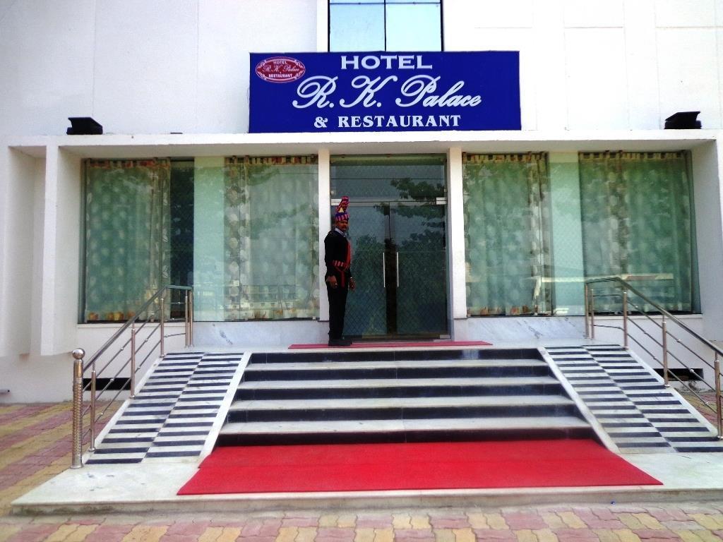 Hotel R K Palace Bodh Gaya Exteriör bild